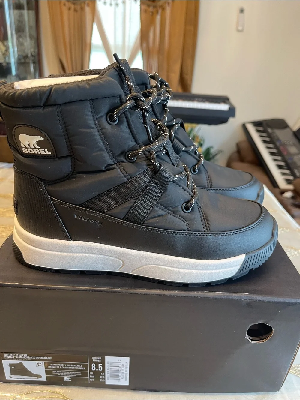 NWB Sorel women’s Whitney lll mid waterproof boots black size 8.5